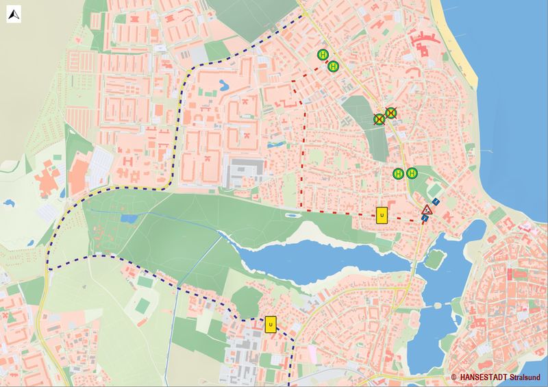 Umleitung Bauarbeiten Kreuzung Knieperdamm Friedrich-Engels-StraßeDer Anliegerverkehr wird über An den Bleichen und Vogelwiese geleitet (rot gestrichelte Strecke). Der großräumige Verkehr fährt über die Strecke Carl-Heydemann-Ring - Barther Straße - Grünhufer Bogen (blau gestrichelte Linie).