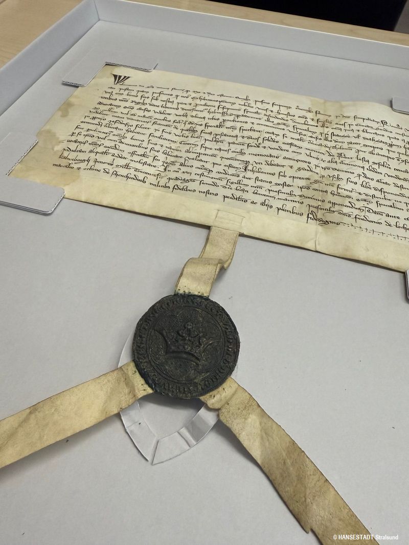 Urkunde von 1342 - restauriert